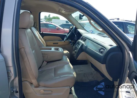 2007 Chevrolet Suburban 1500 Ls z USA, uszkodzony, nr VIN 1GNFC16007J178257